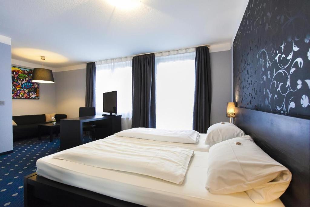 Hotel Am Berliner Platz Langenfeld  Bagian luar foto